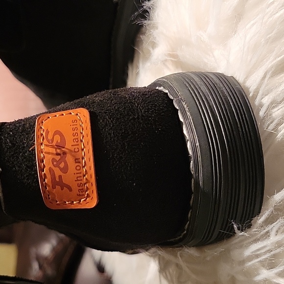 Fur Lined Short Boots - Picture 2 of 8